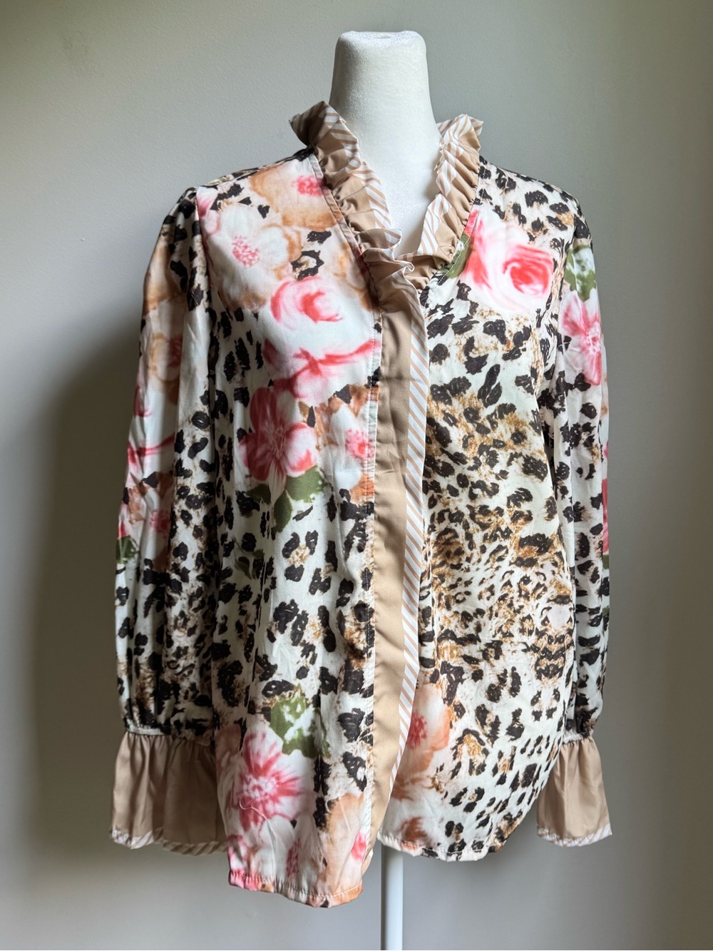 Floral & Leopard Print Ruffle Blouse - Pink, Beige, Green‎ Women’s Size medium